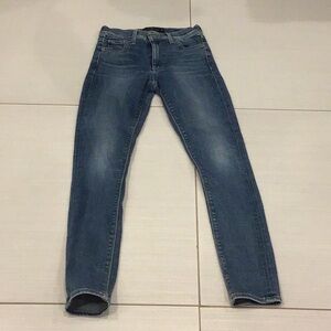 Lucky Brand Bridgette Skinny Pre loved Jeans size 24/00.